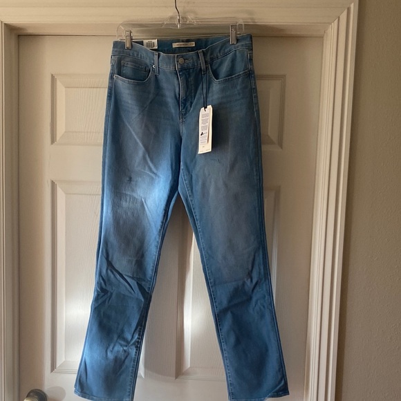 Levi's Denim - Levi's Women’s 312 Shaping Slim Light Blue Jeans Sz 31/32.  NWT